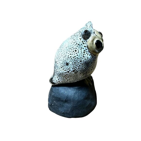 Handcrafted Big Eyes Owl Art Pottery Figurine Grey Speckle Glaze Figurine On Bas - Picture 2 of 5